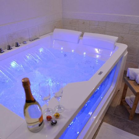 Suite Laurel Spa Con Idromassaggio Fasano Exterior photo