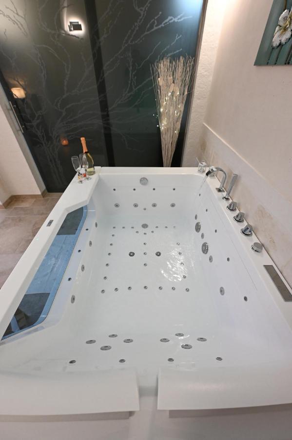 Suite Laurel Spa Con Idromassaggio Fasano Exterior photo