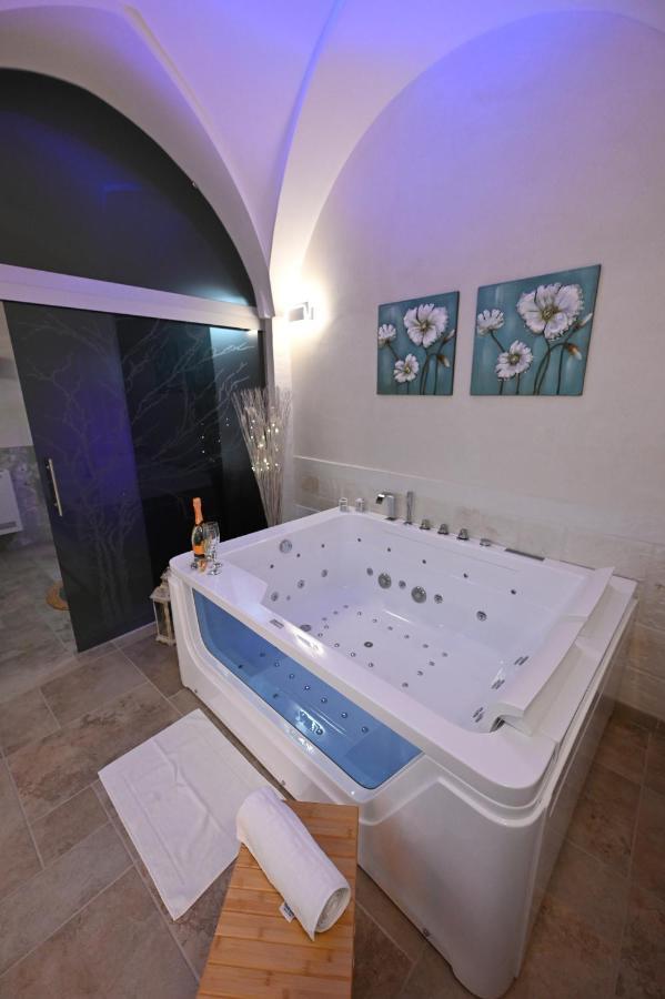 Suite Laurel Spa Con Idromassaggio Fasano Exterior photo